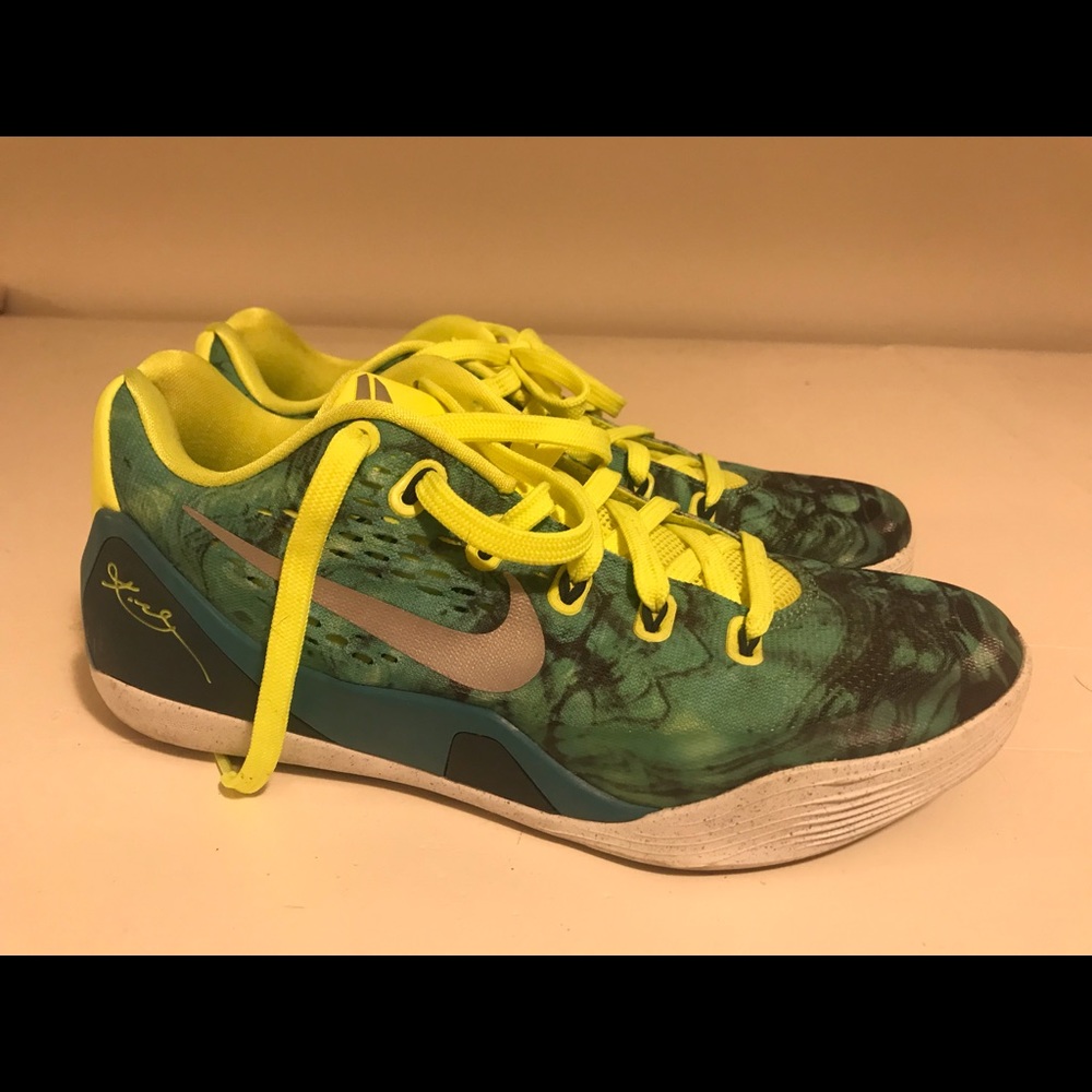 Kobe Bryant Easter Edition Basketball Shoe